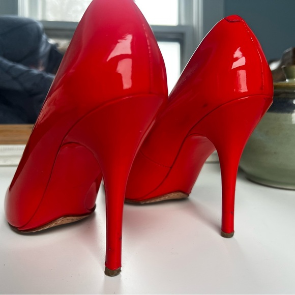 B Brian Atwood Vibrant Red Patent Heels - Picture 3 of 5